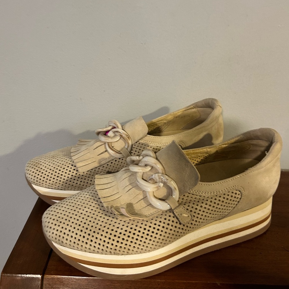 Softwaves platform slip-ons